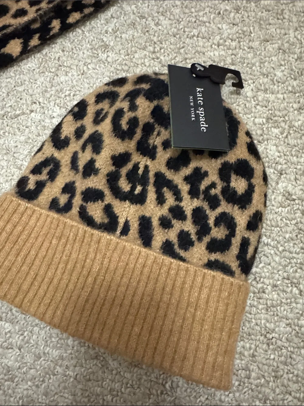 BNWT Kate Spade Leopard Print Knit Beanie and Scarf Set - Picture 3 of 9